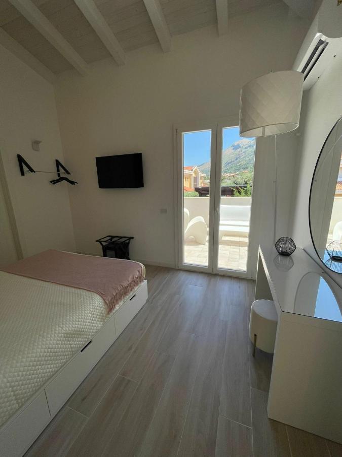 Martanna Rooms คารินิ ภายนอก รูปภาพ