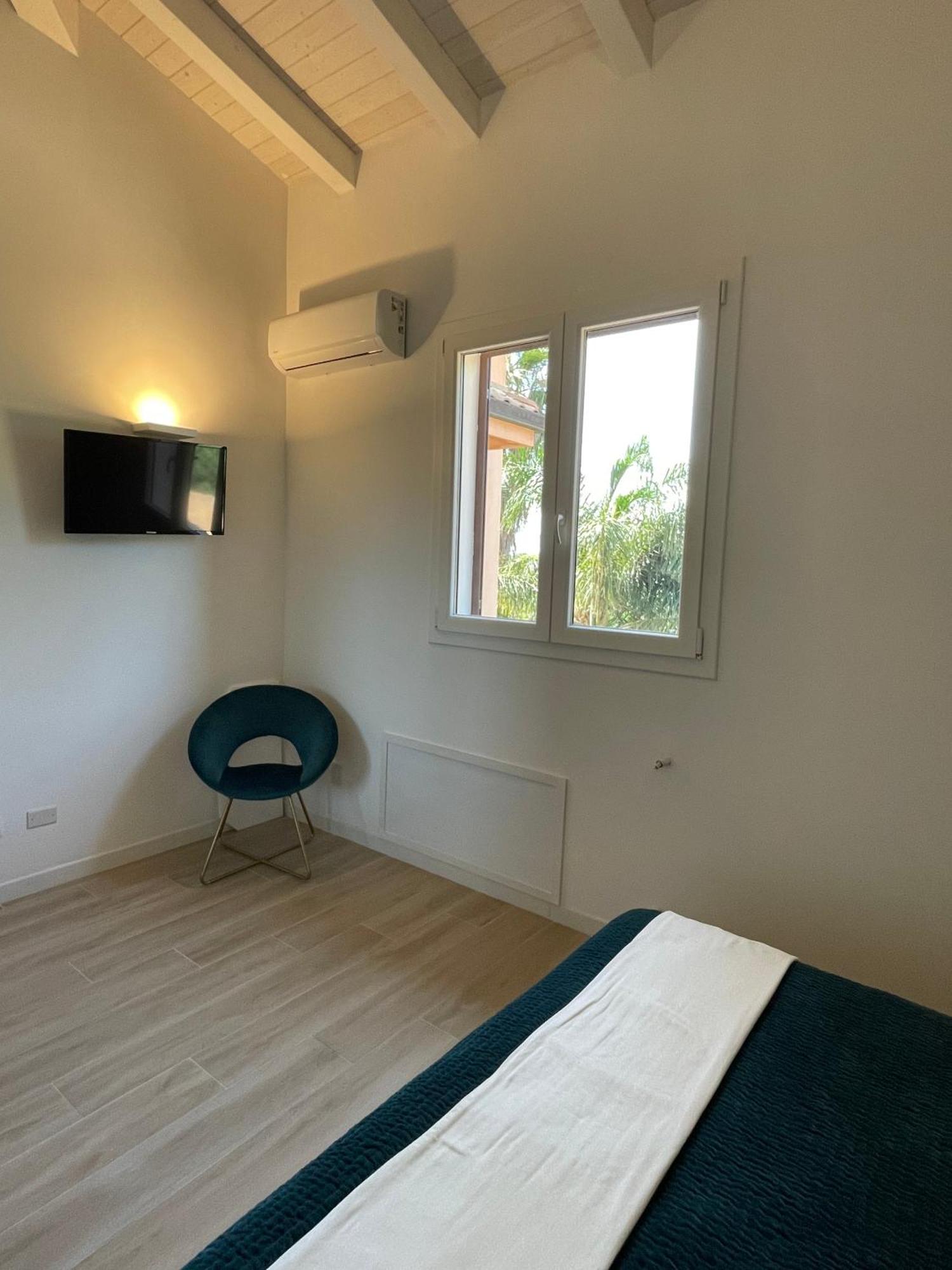Martanna Rooms คารินิ ภายนอก รูปภาพ
